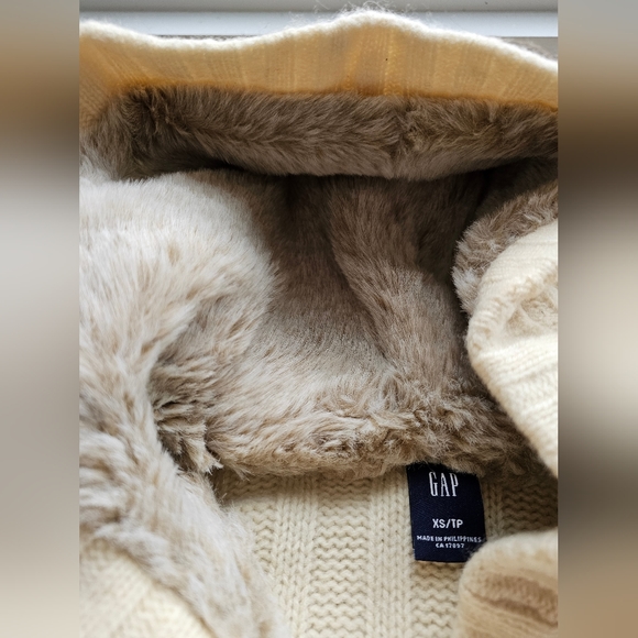 GAP Cable Knit Sweater - Picture 6 of 7